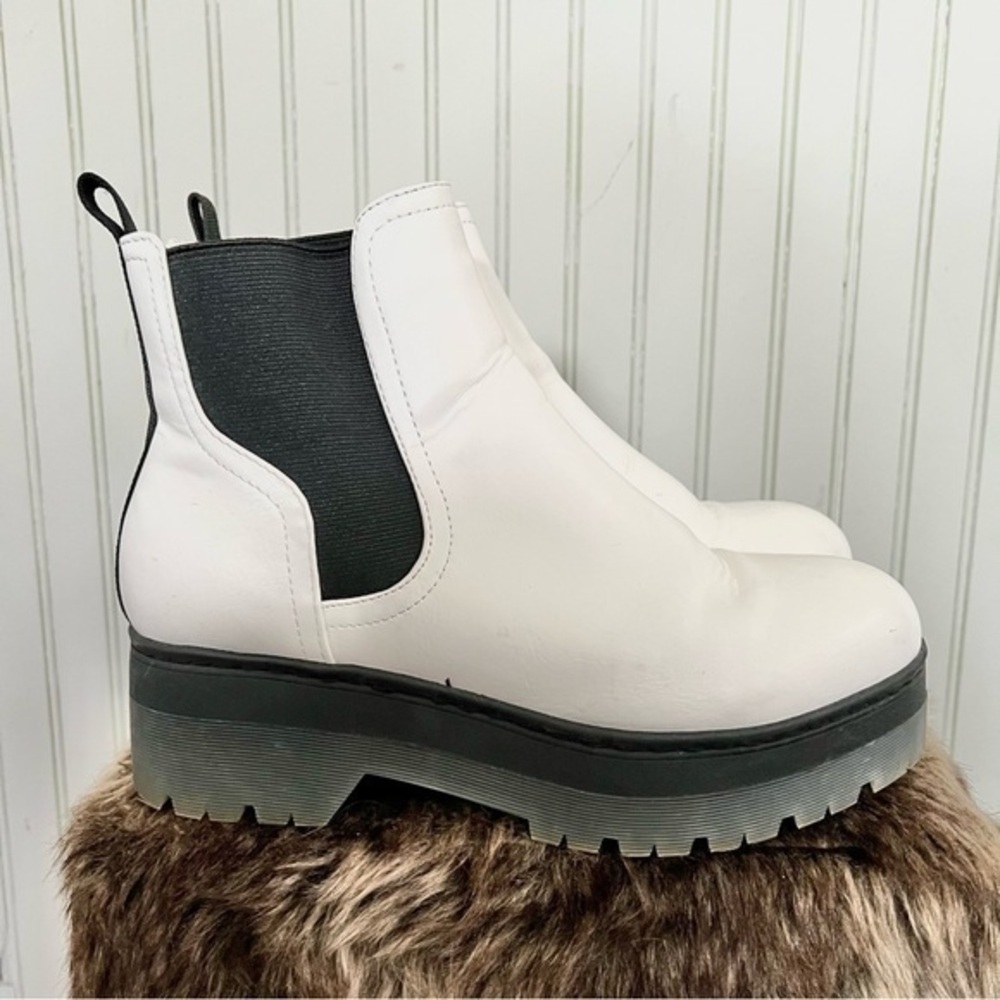 Mia Cayson Chelsea White Ankle Platform Leather Lug Boots